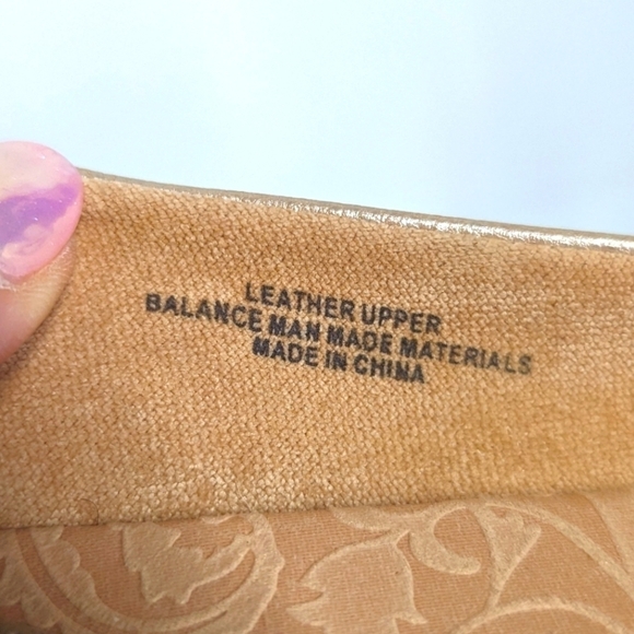 BORN Concepts BOC Ballerina Flats in light metallic gold with 3D Flowers 8.5 - Picture 6 of 10